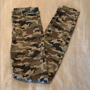 H & M ladies camo jeggings